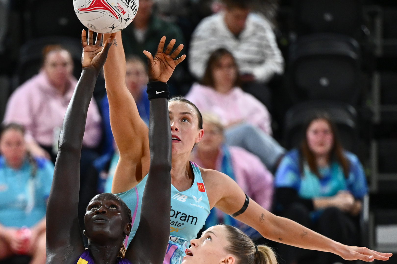Liv Lewis v Mary Cholhok 5 blocks R6 v Firebirds 2025